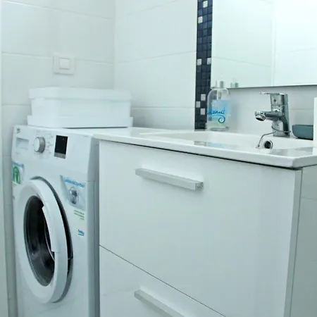 Aircon Americas 2min Off A 1 Bedrm Wifi Apartment *